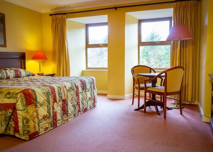 Lynhams Hotel