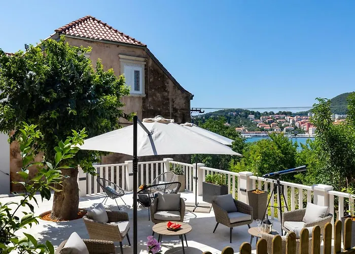 Apartments And Rooms Villa Naida