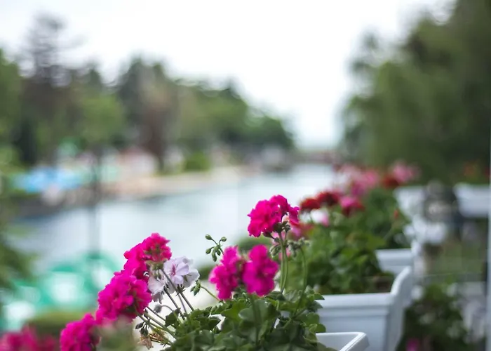 Seasons Hotel