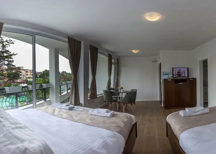 Seasons Hotel