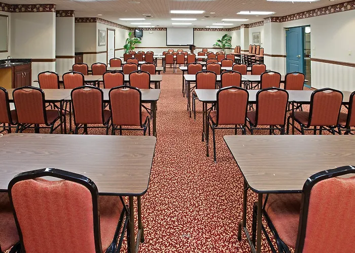 Country Inn & Suites By Radisson. Elkhart North