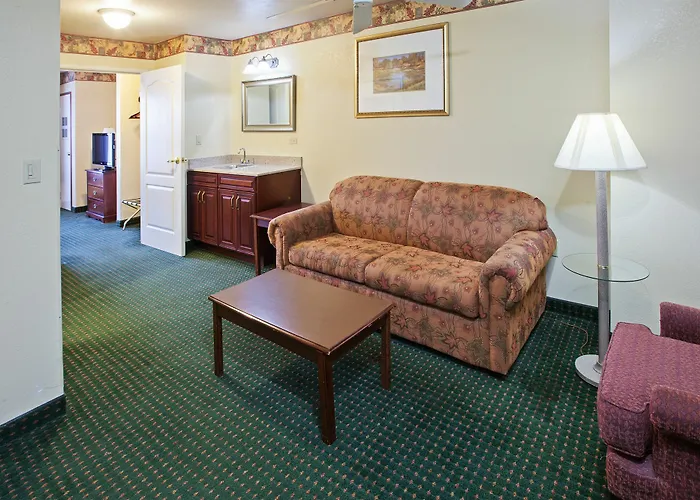 Country Inn & Suites By Radisson. Elkhart North