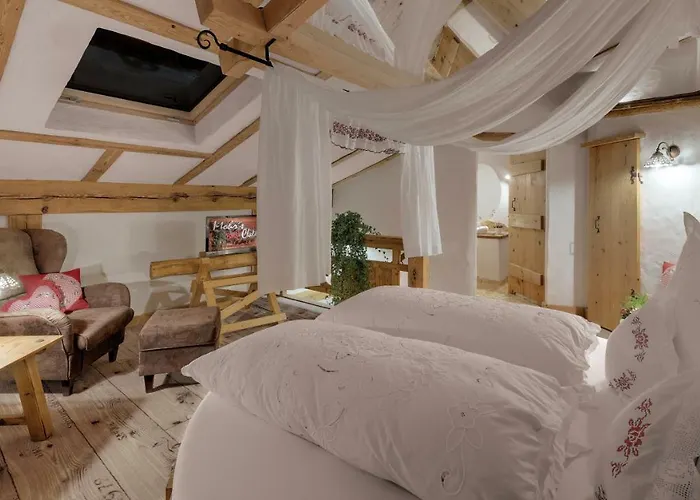 Mohrs Herzl Chalet