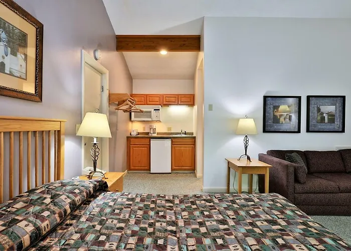 207 Cedarbrook Queen Studio