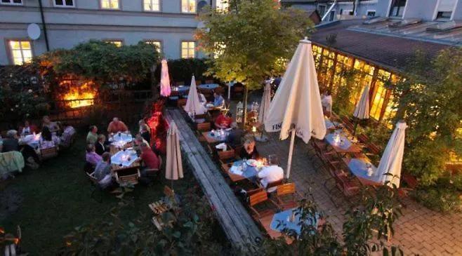 Karpfenhotel&Herrenhaus im Gasthaus Sindel-Buckel