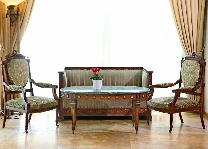 The Seasons Hotel -Studio & Suite