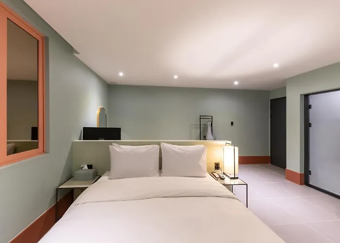 Brown Dot Hotel Seong Seo