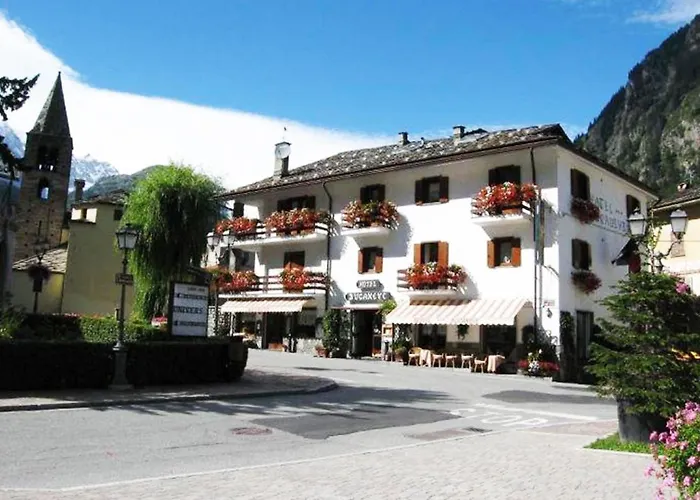 Hotel Bucaneve