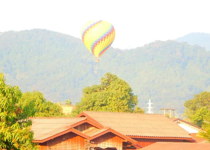 Vang Vieng Camellia Hotel