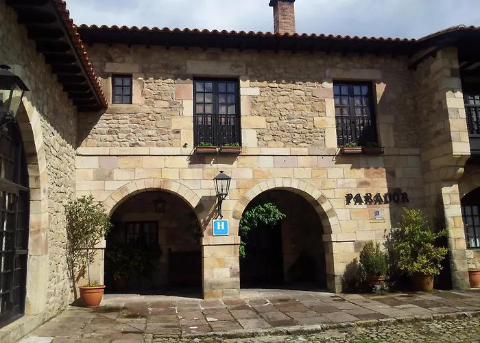 Parador De Santillana Altamira