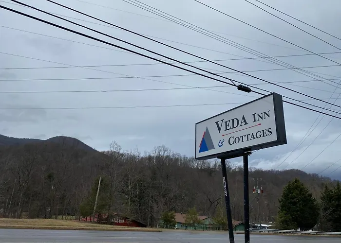 Veda Inn & Cottages