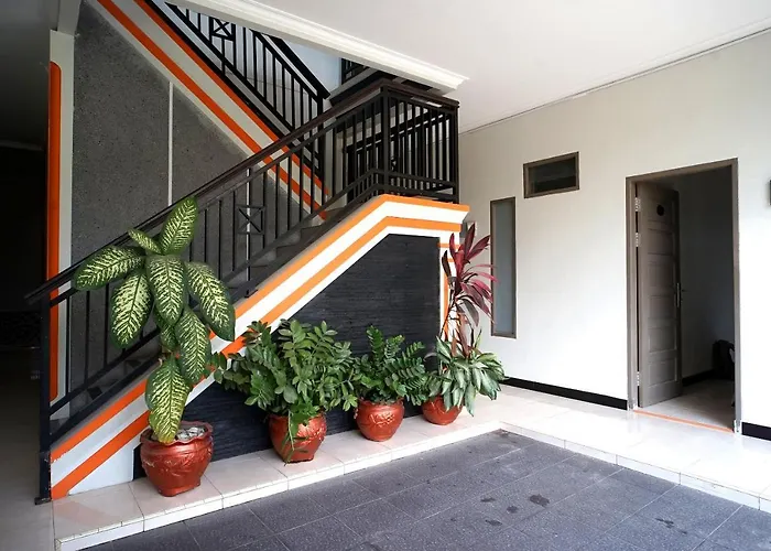 Oyo 2038 Jasmine Guest House Balikpapan