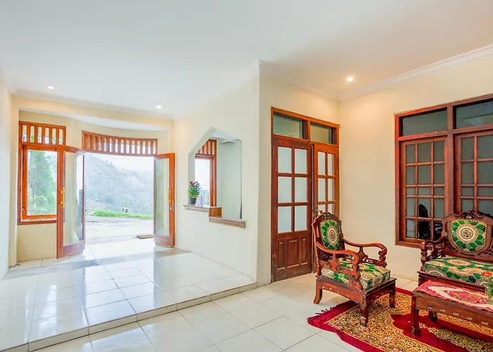 Oyo 3004 Penginapan Bromo Adi